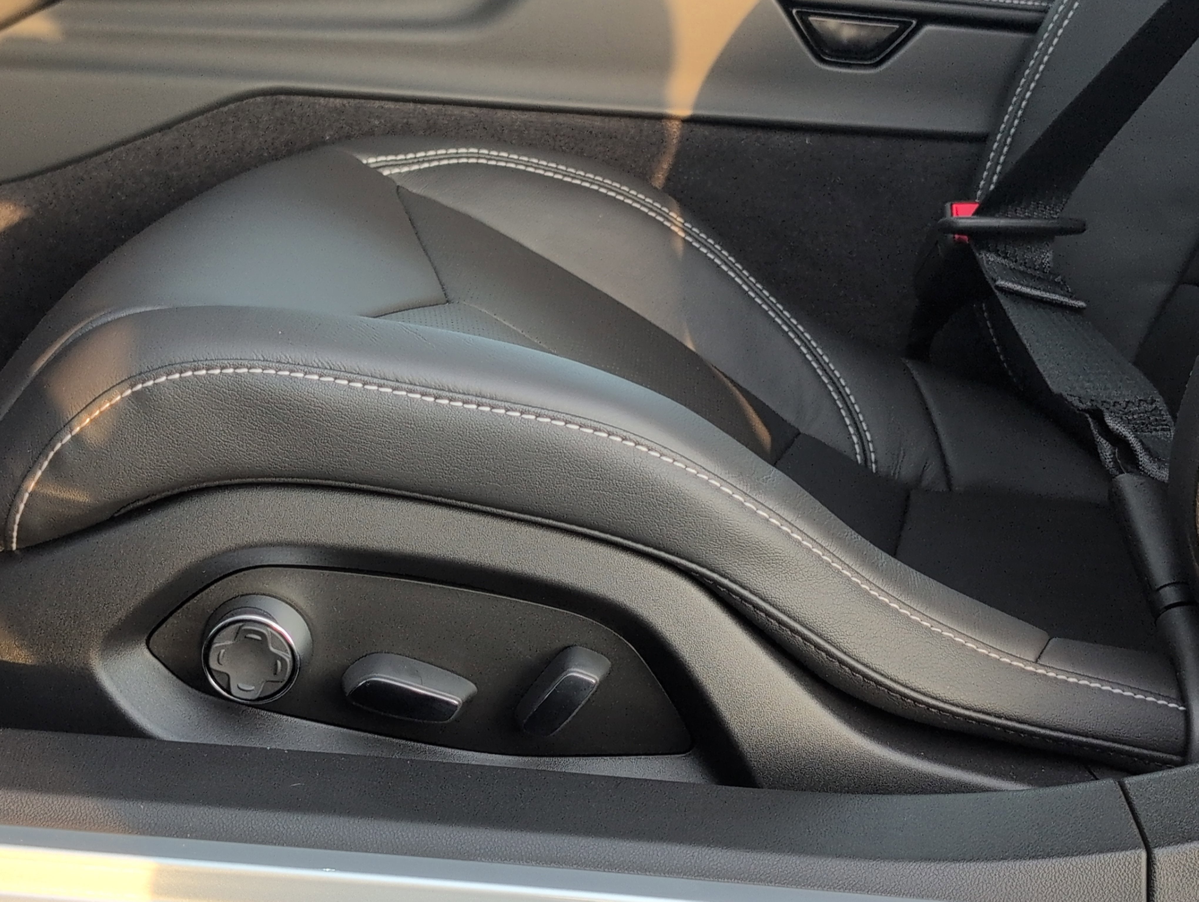 2026 Chevrolet Corvette E-Ray 2LZ