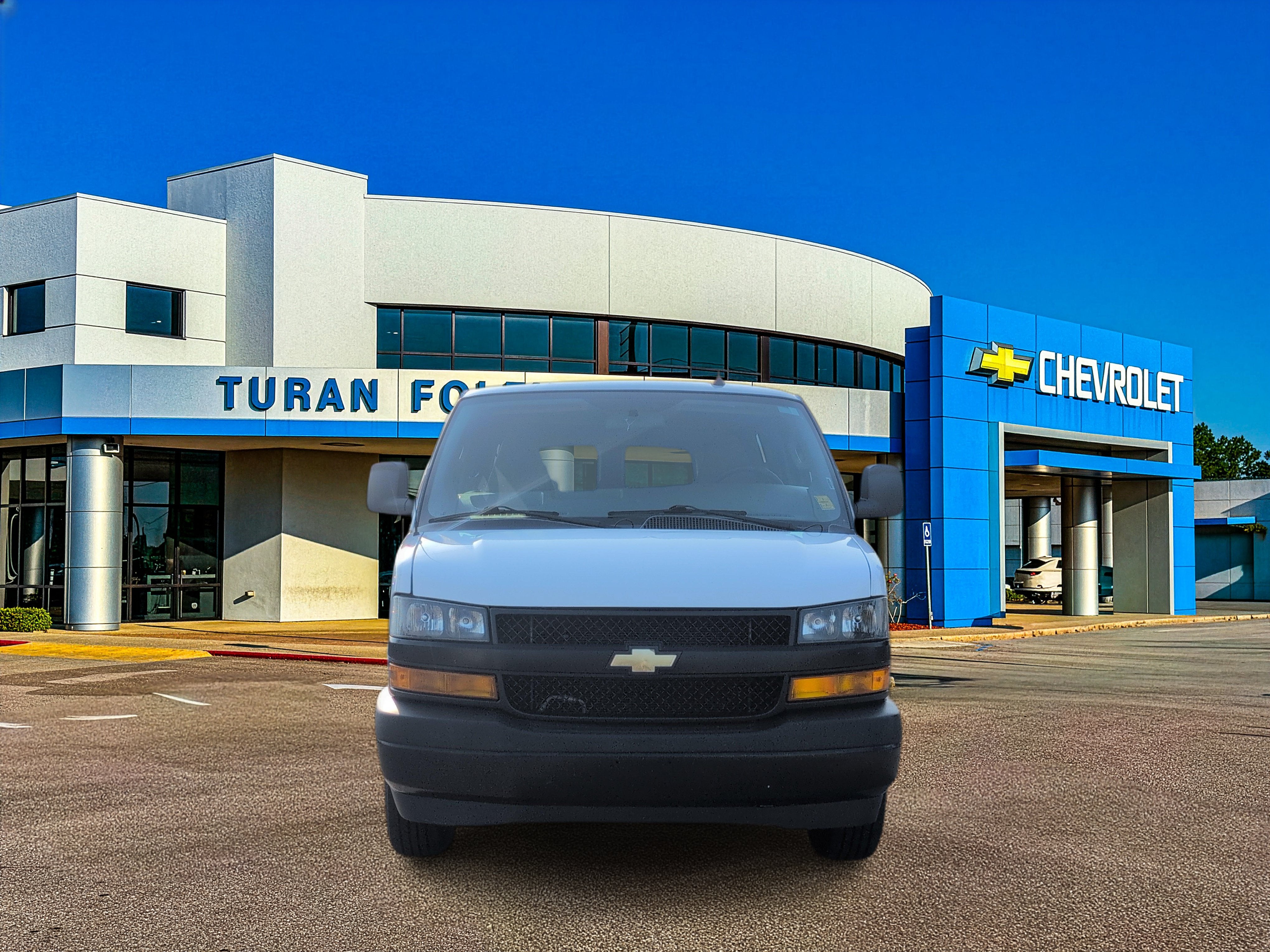 2022 Chevrolet Express Passenger 3500 1LS