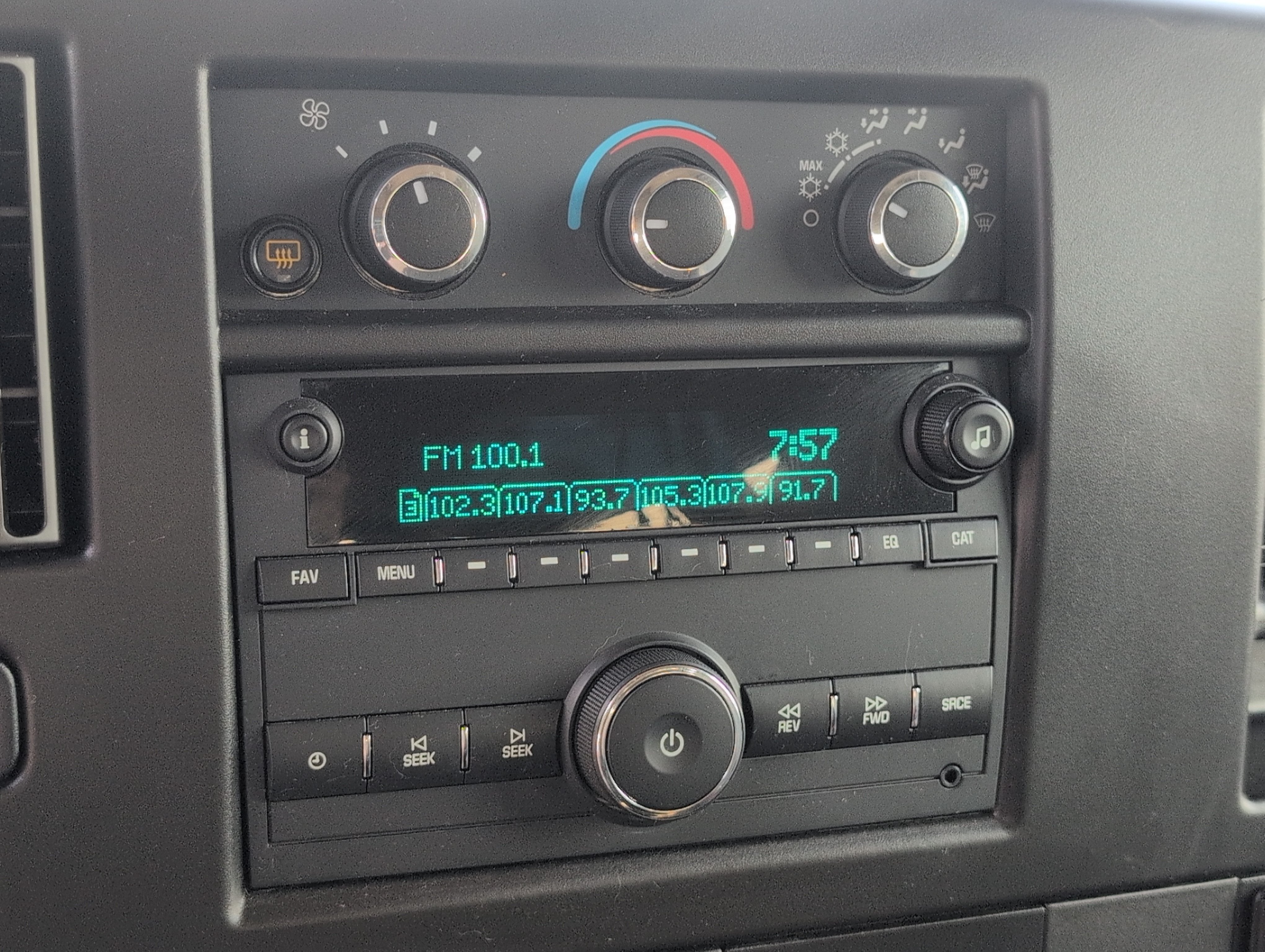 2022 Chevrolet Express Passenger 3500 1LS