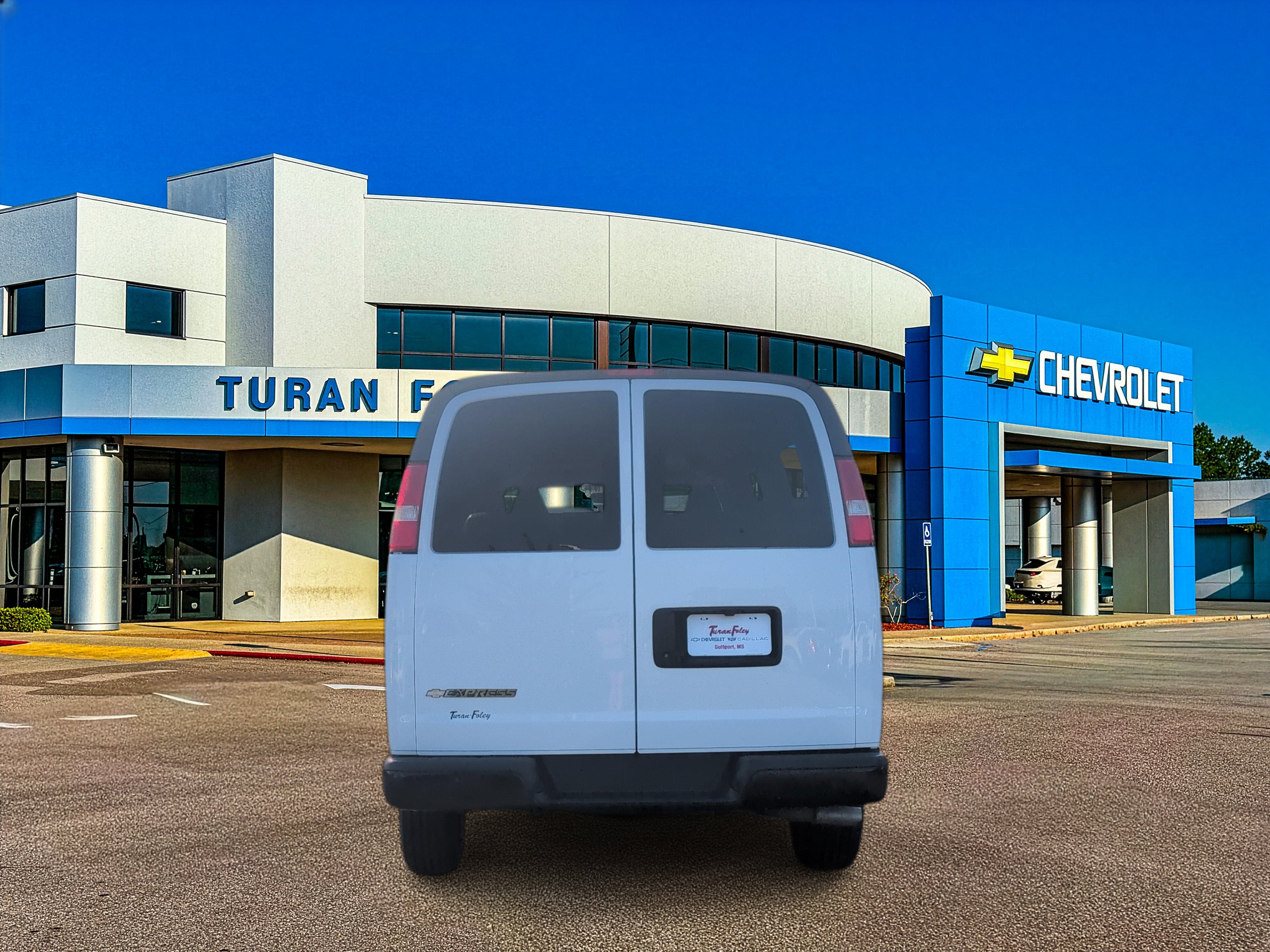 2022 Chevrolet Express Passenger 3500 1LS