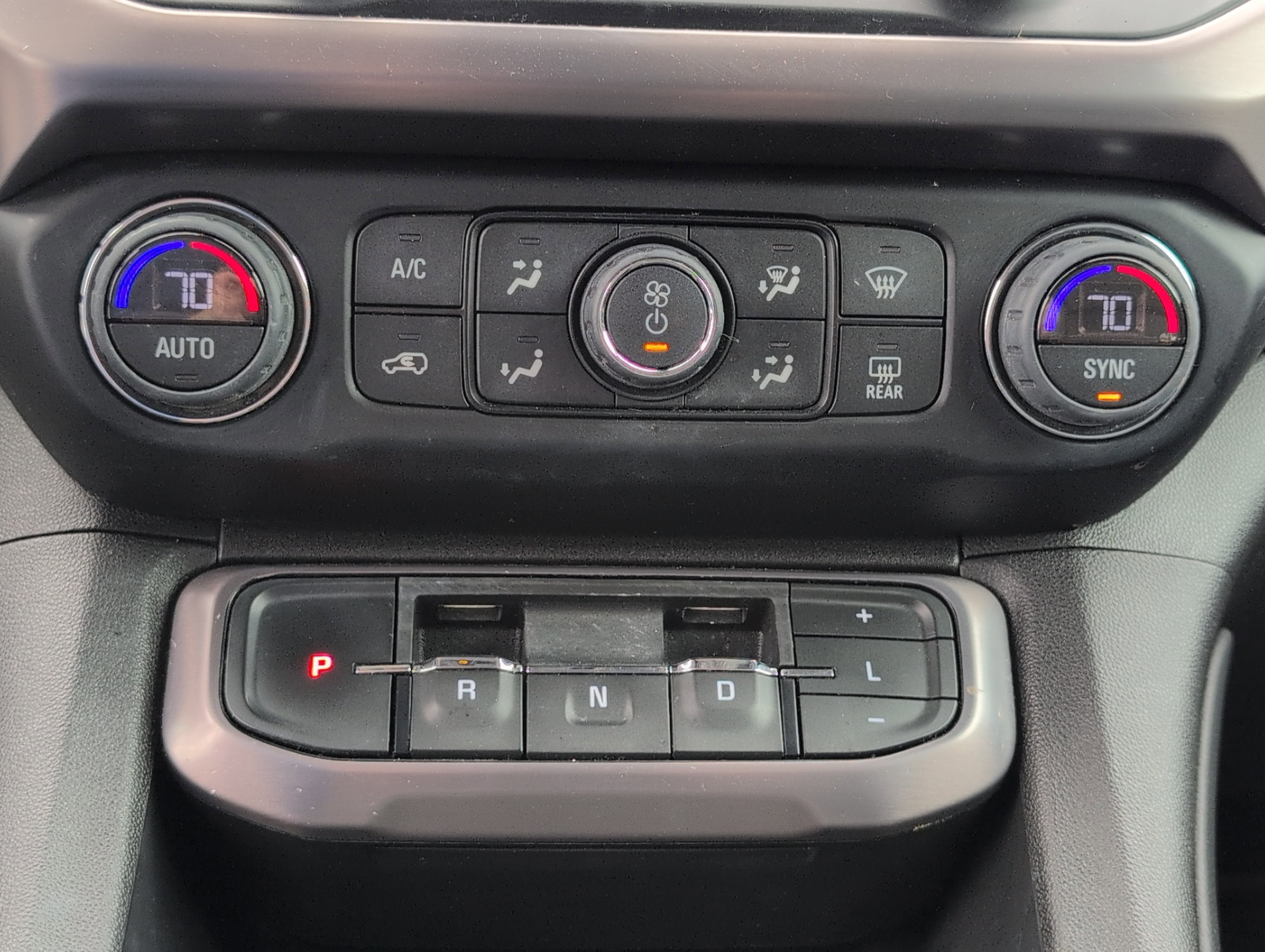 2021 GMC Acadia AT4