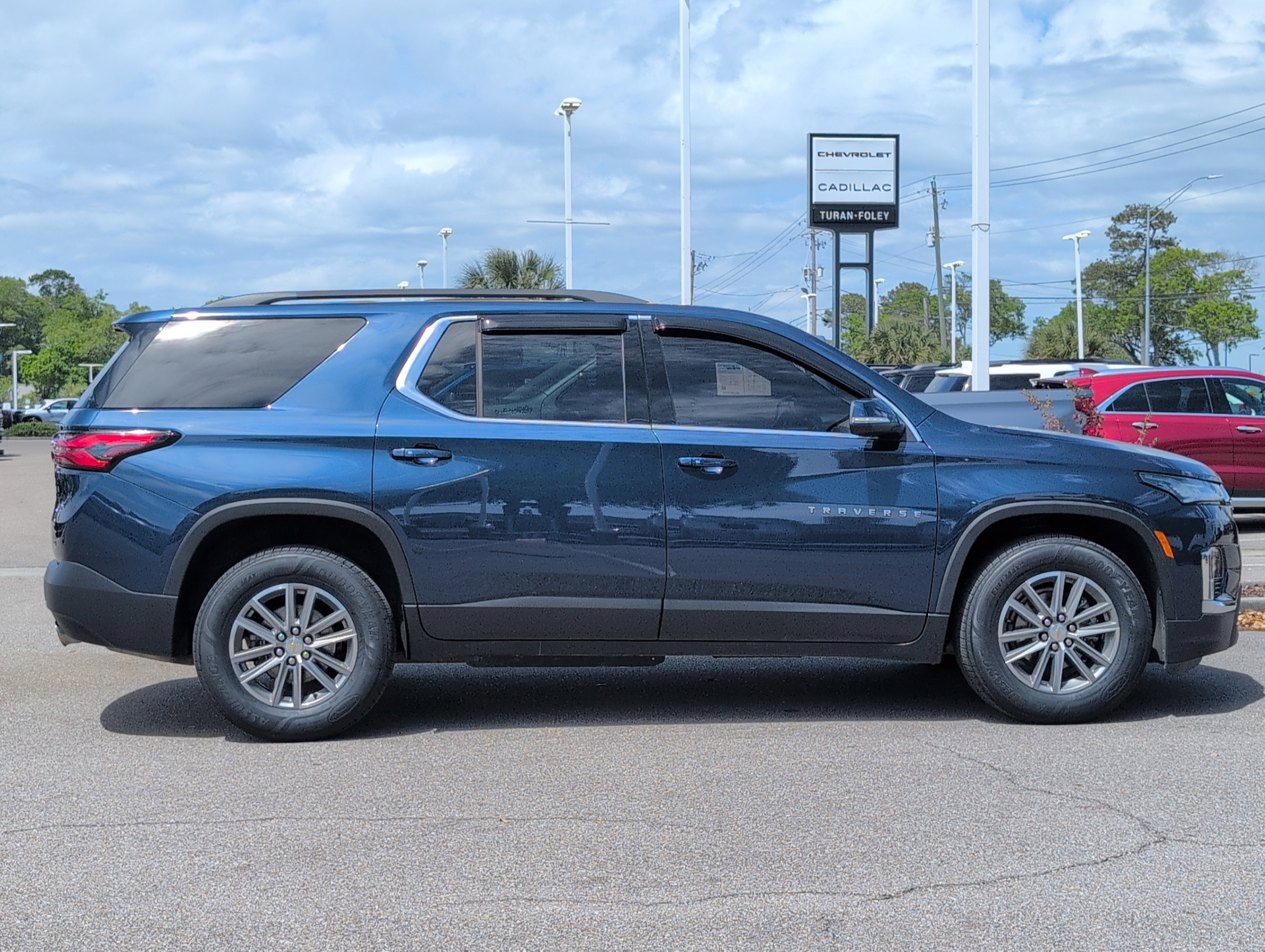 2023 Chevrolet Traverse LT Cloth