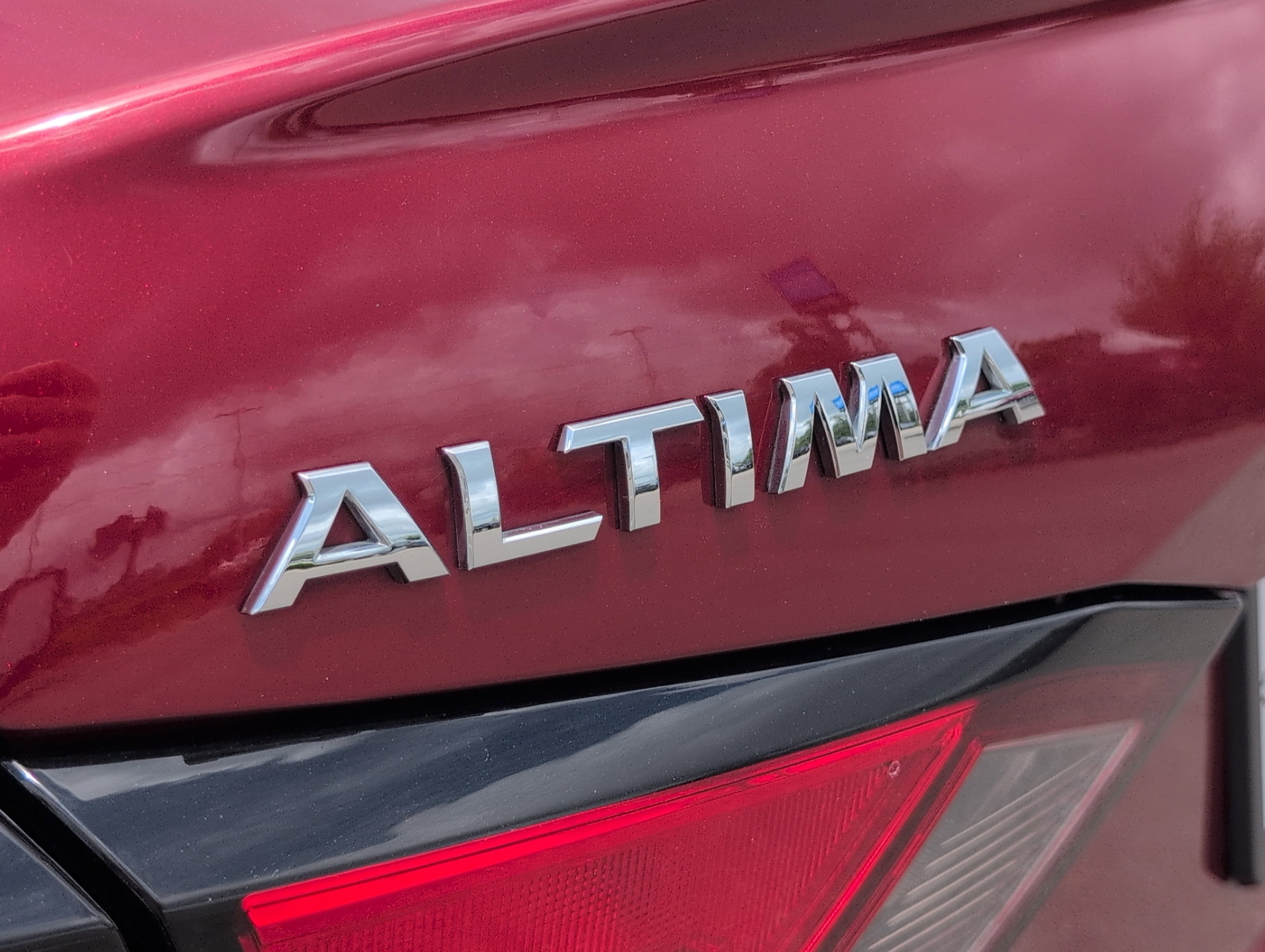2022 Nissan Altima SR FWD