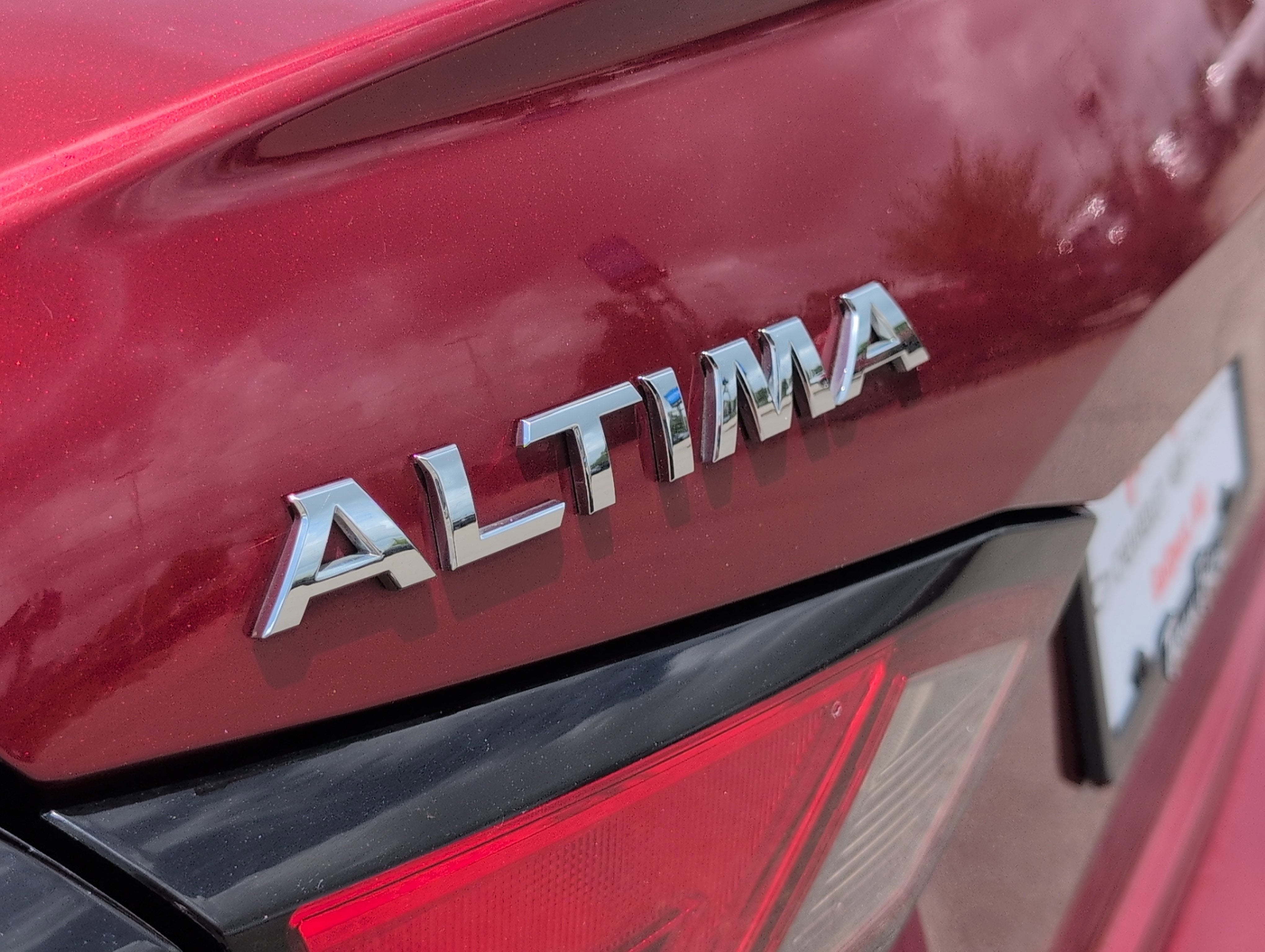 2022 Nissan Altima SR FWD