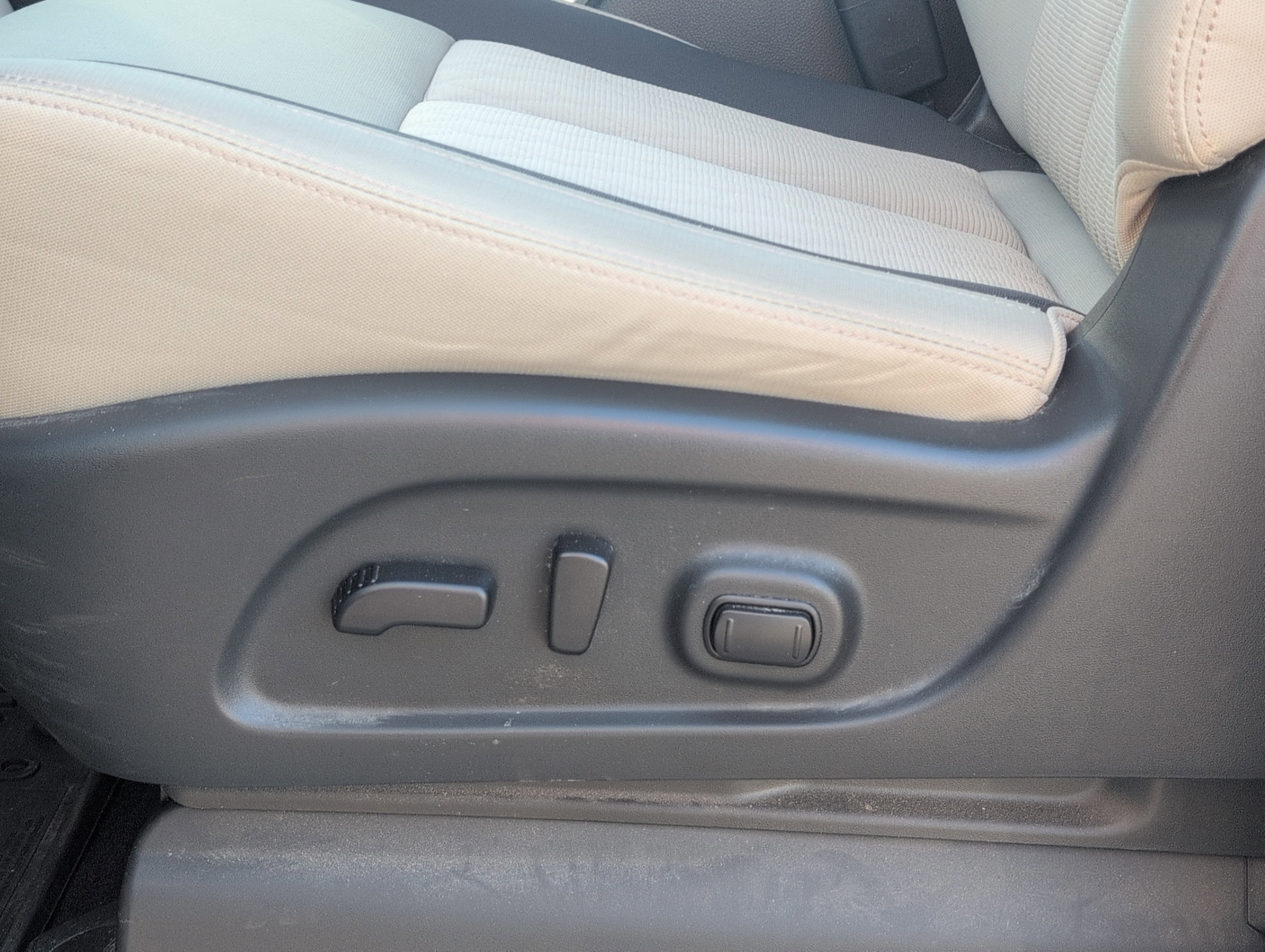 2020 Nissan TITAN Crew Cab SV 4x2