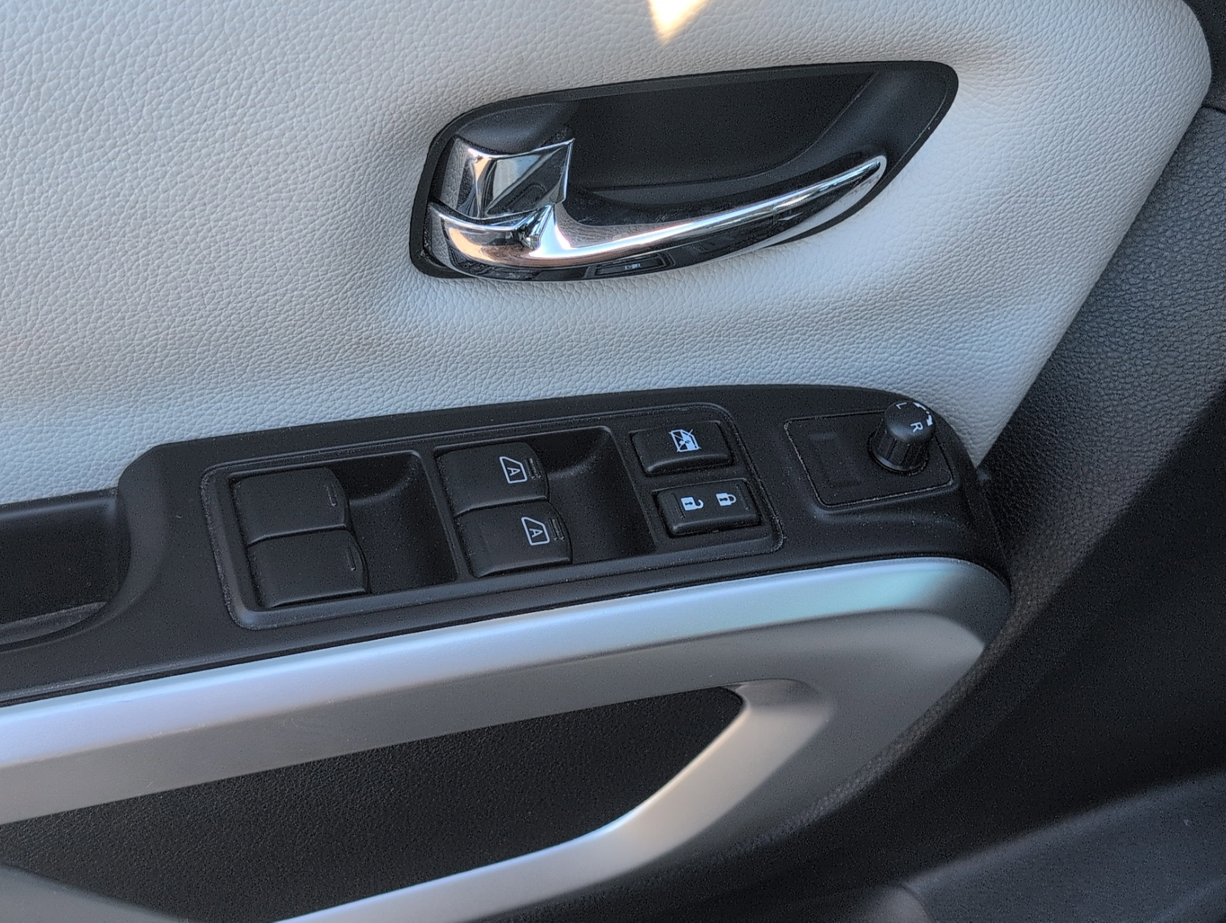 2020 Nissan TITAN Crew Cab SV 4x2