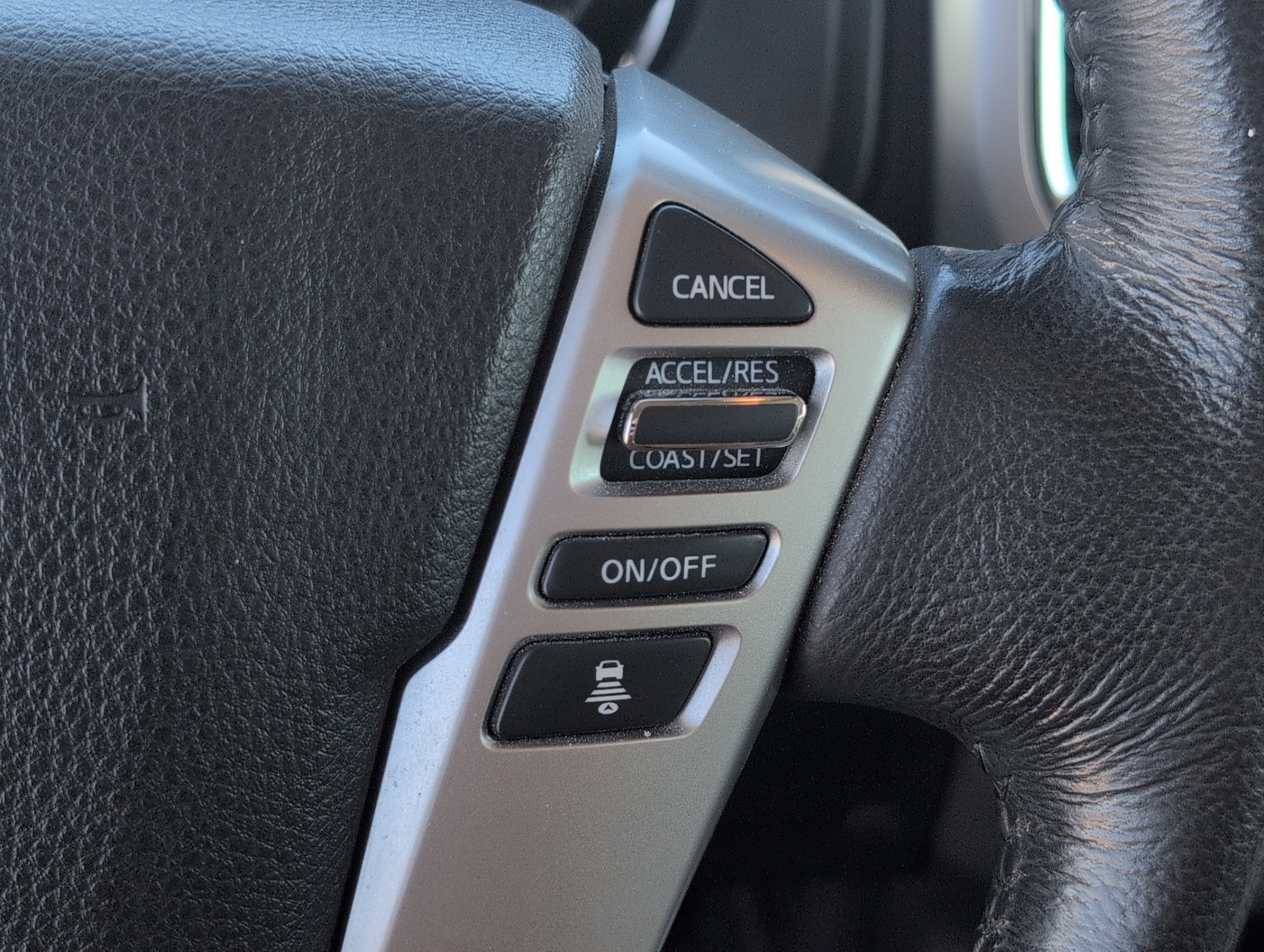 2020 Nissan TITAN Crew Cab SV 4x2