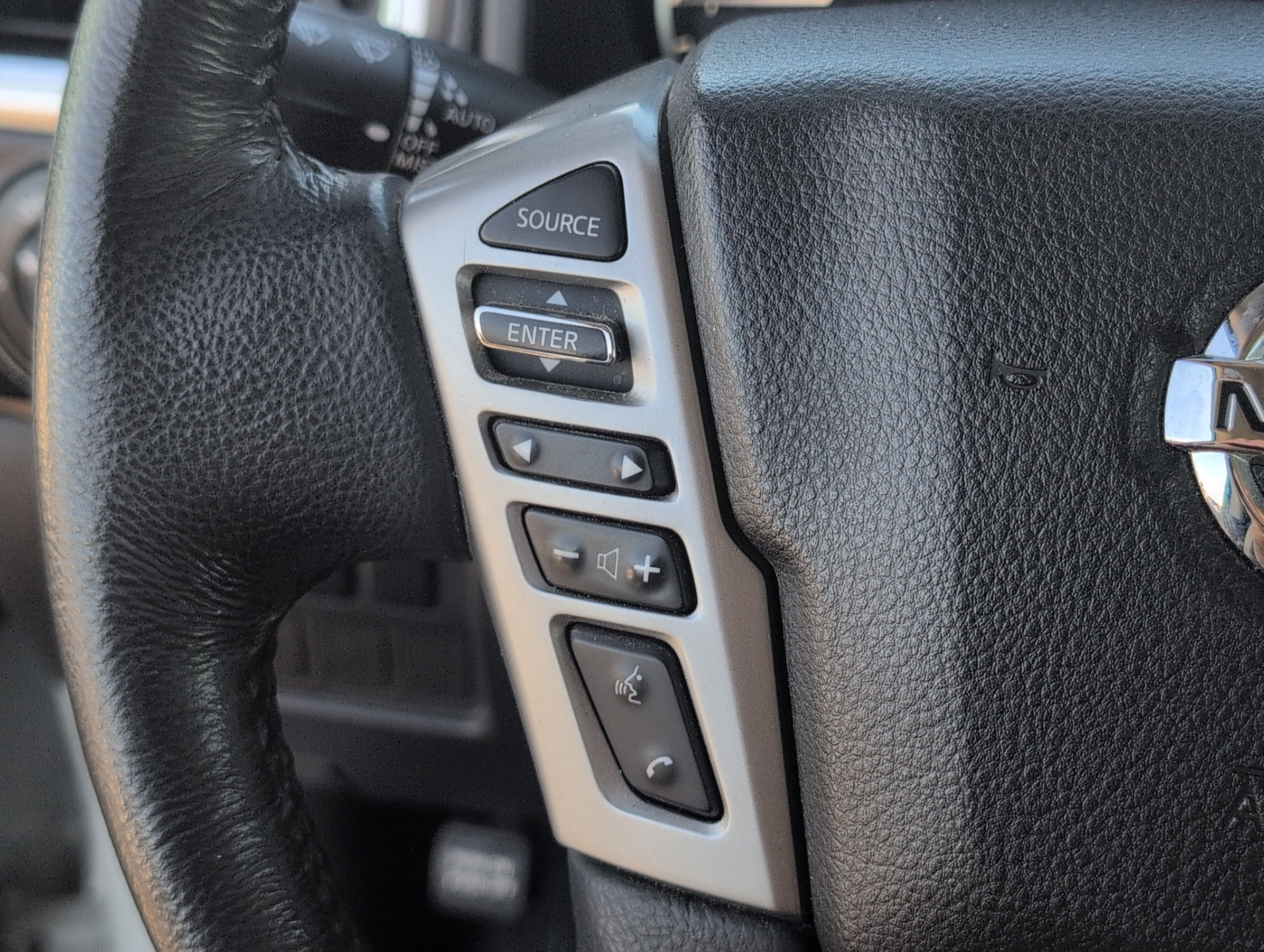 2020 Nissan TITAN Crew Cab SV 4x2