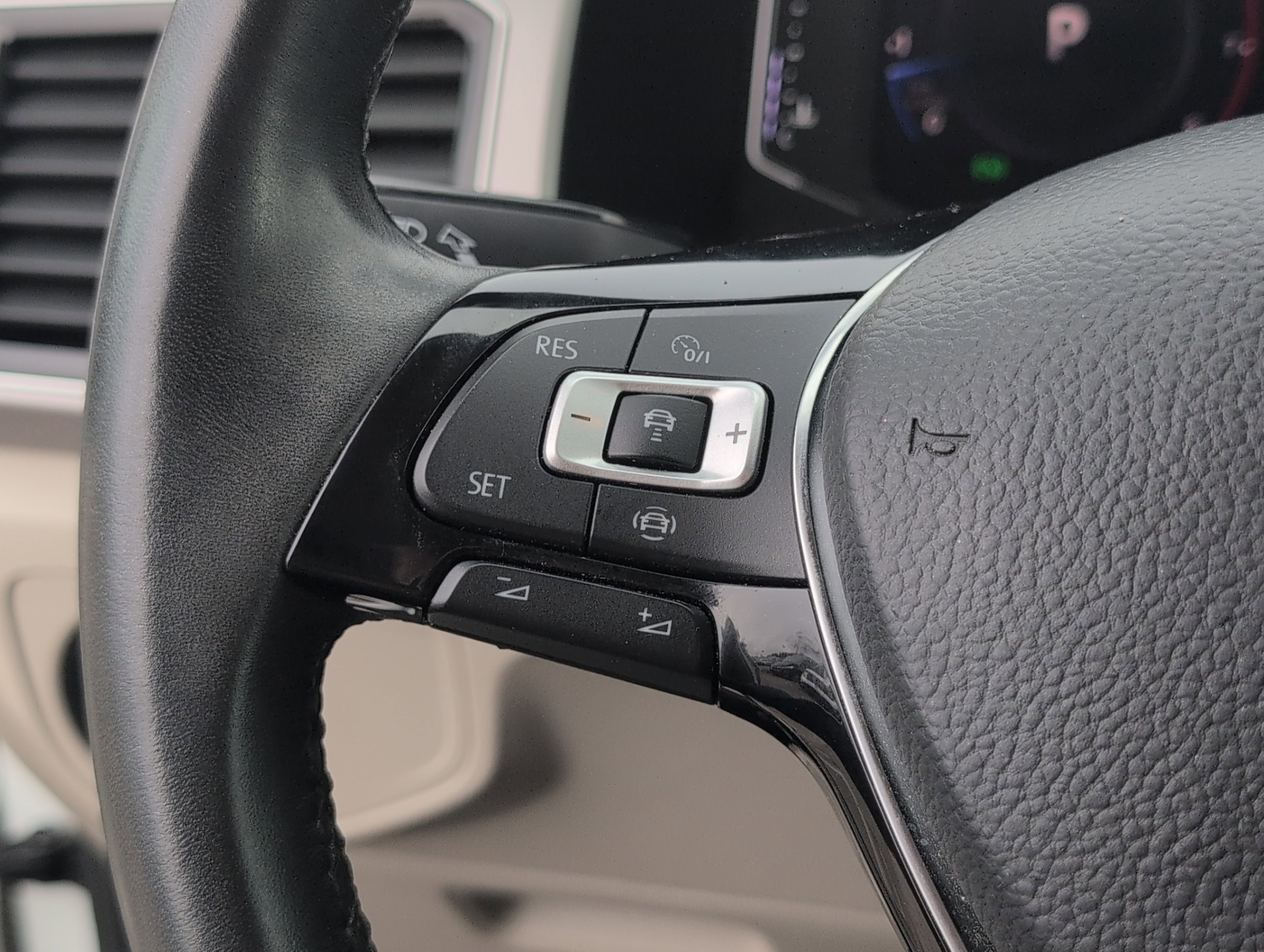 2019 Volkswagen Atlas 3.6L V6 SEL R-Line