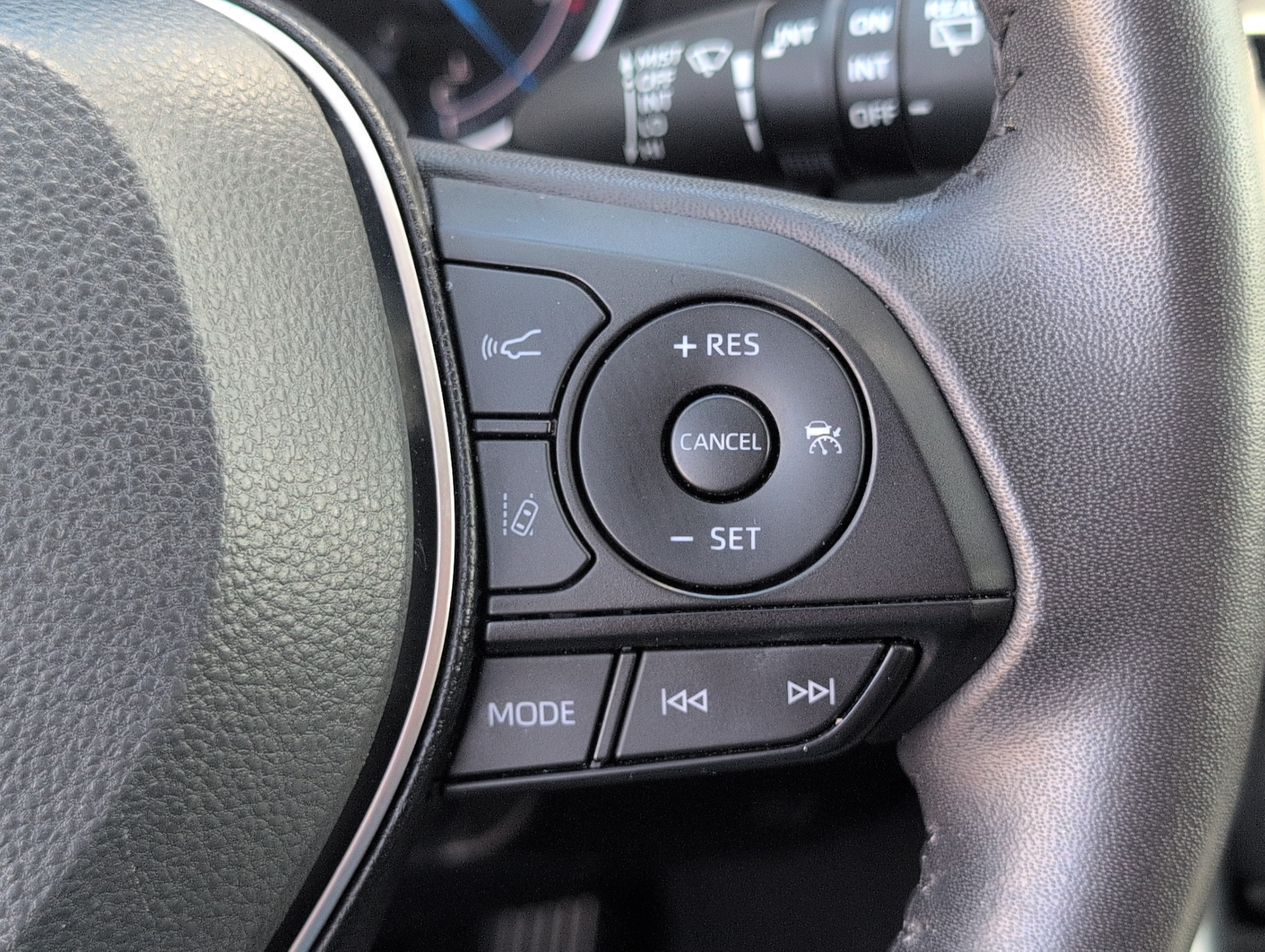 2025 Toyota RAV4 Hybrid XLE Premium