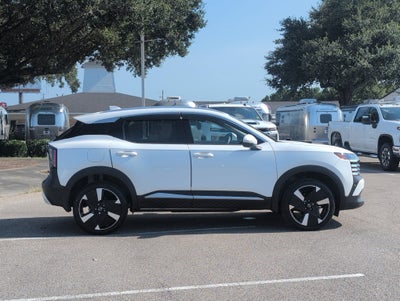 2025 Nissan Kicks SR FWD