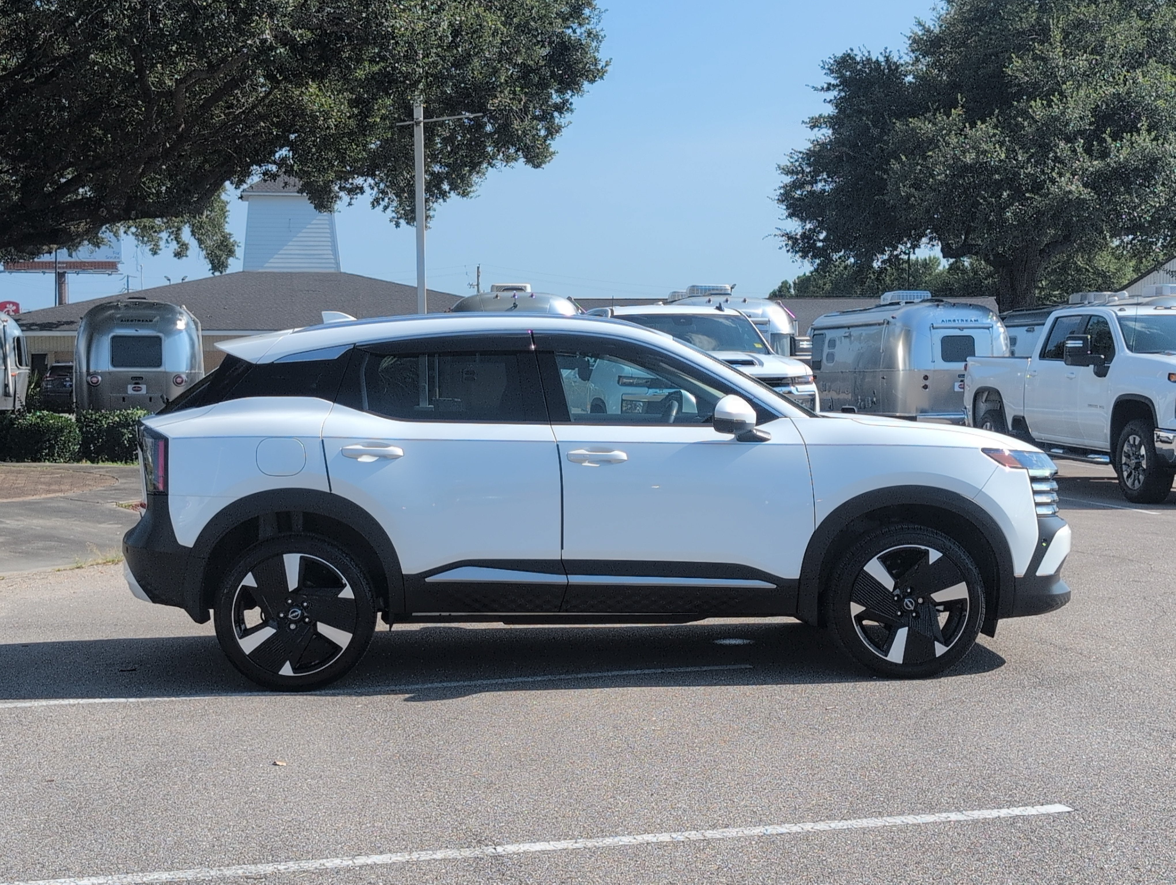 2025 Nissan Kicks SR FWD